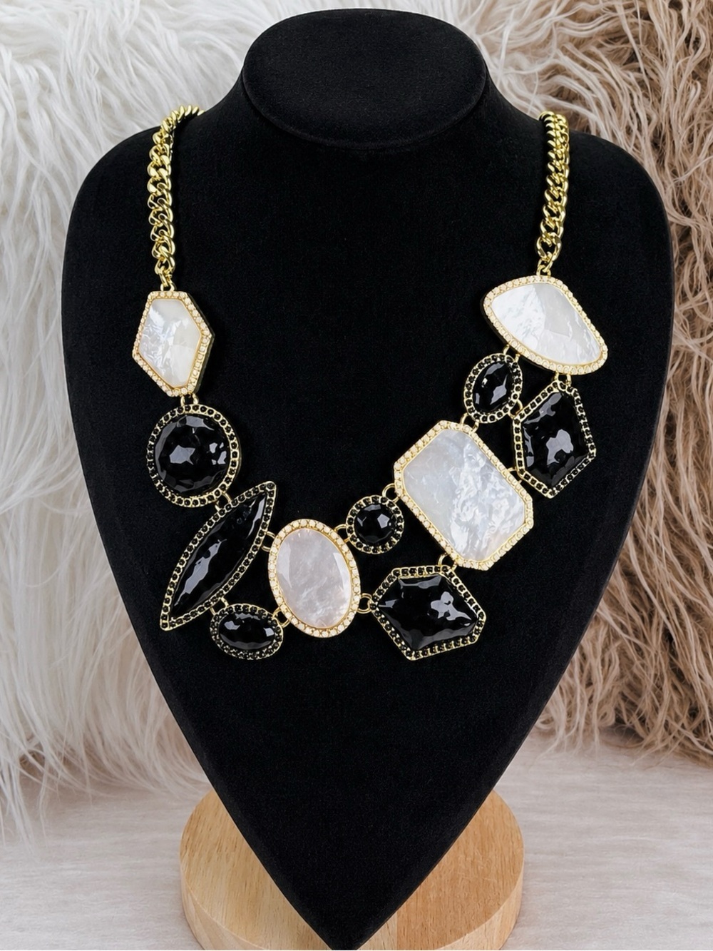 Elegant Goldtone Weighted Chain black, and faux, pearl statement necklace